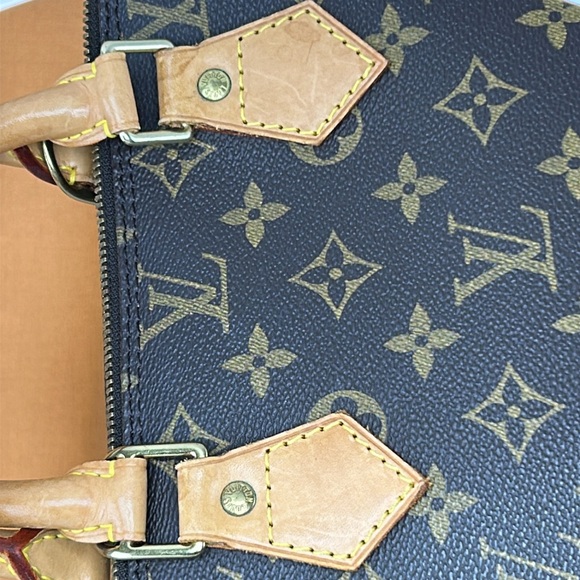 LOUIS VUITTON Louis Vuitton Alma Bag - Picture 3 of 13